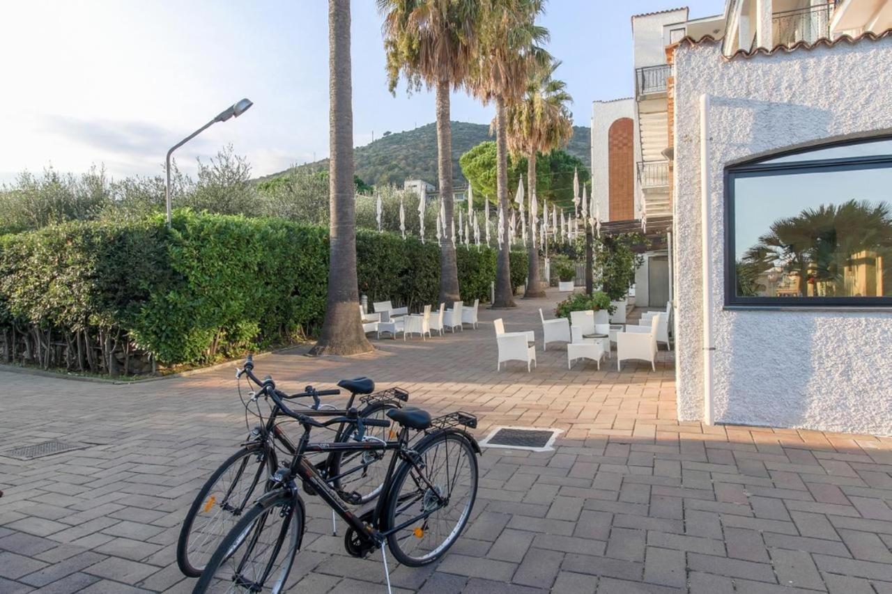 Liguria Apartments Pietra Ligure Kültér fotó